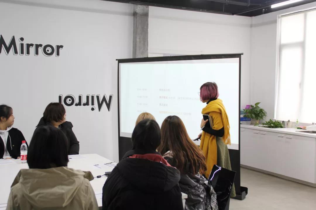 10: 00 教學主管向大家介紹考試流程