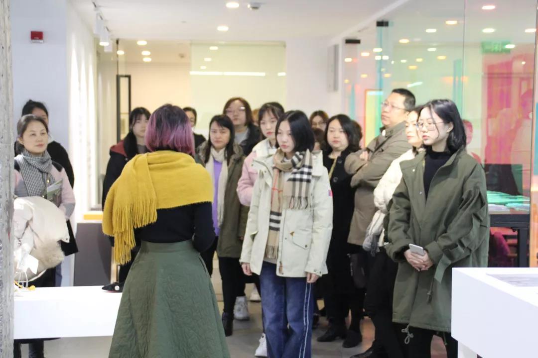 10: 10 教學主管帶領參觀學校