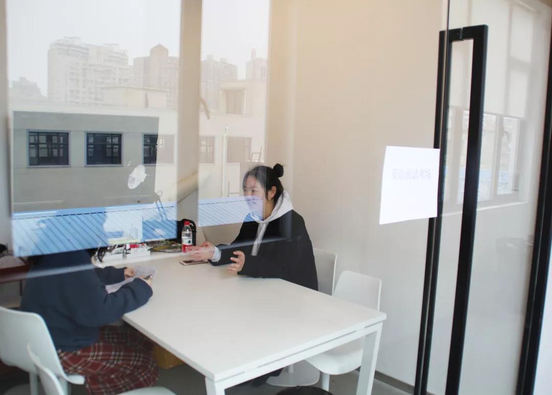 11: 30 英語一對一面試