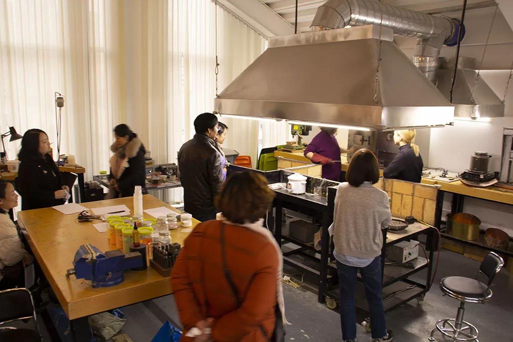 13: 30 考生家長體驗琺瑯制作