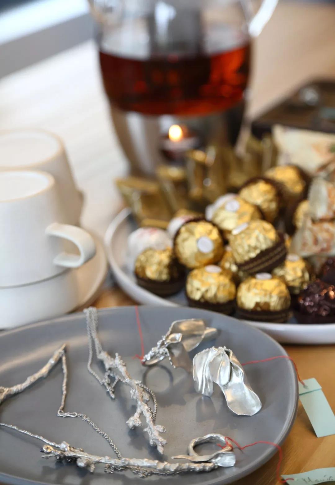 由智利/意大利首飾藝術(shù)家Maria Ignacia Walker主持的砂鑄首飾工坊