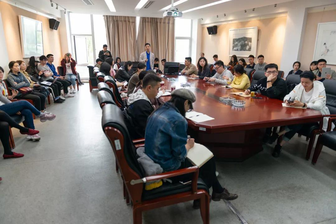 姜節(jié)泓教授在南京師范大學(xué)舉行了一場(chǎng)學(xué)術(shù)講座