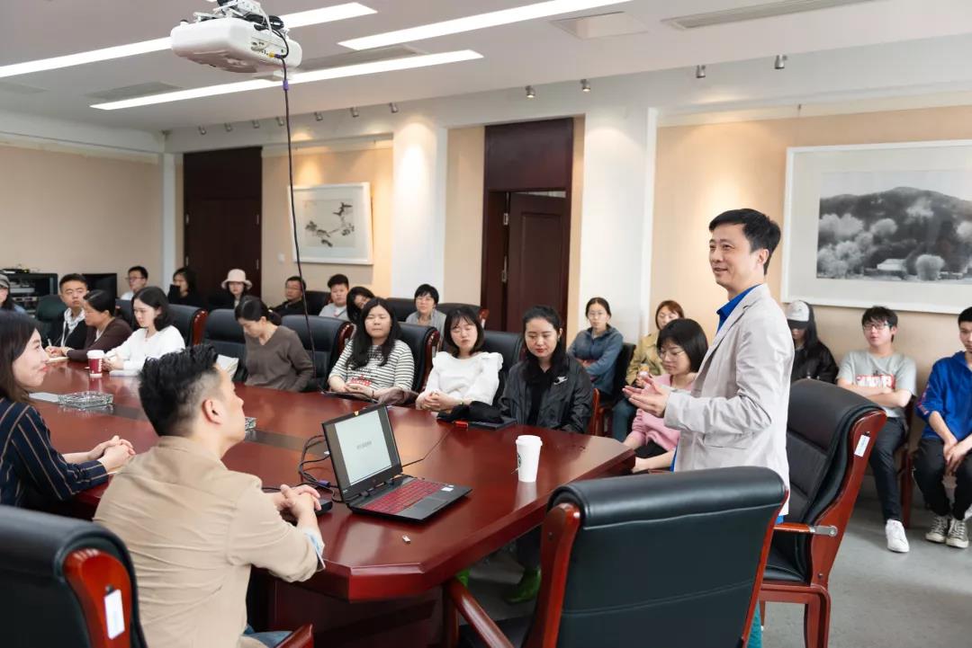 姜節(jié)泓教授在南京師范大學(xué)舉行了一場(chǎng)學(xué)術(shù)講座