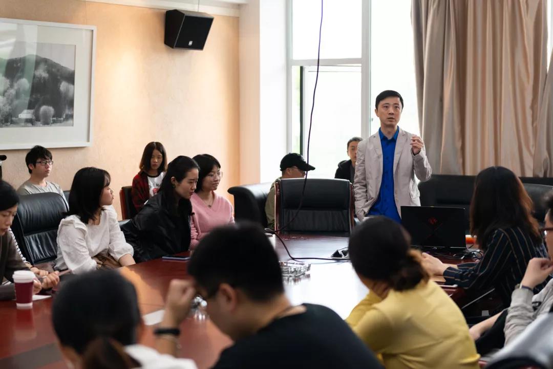 姜節(jié)泓教授在南京師范大學(xué)舉行了一場(chǎng)學(xué)術(shù)講座