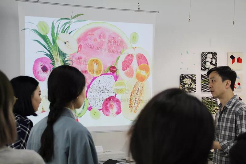 學(xué)生進(jìn)行作品演講&回答考官提問