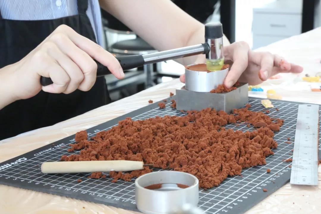 砂鑄工坊兩位正式學員