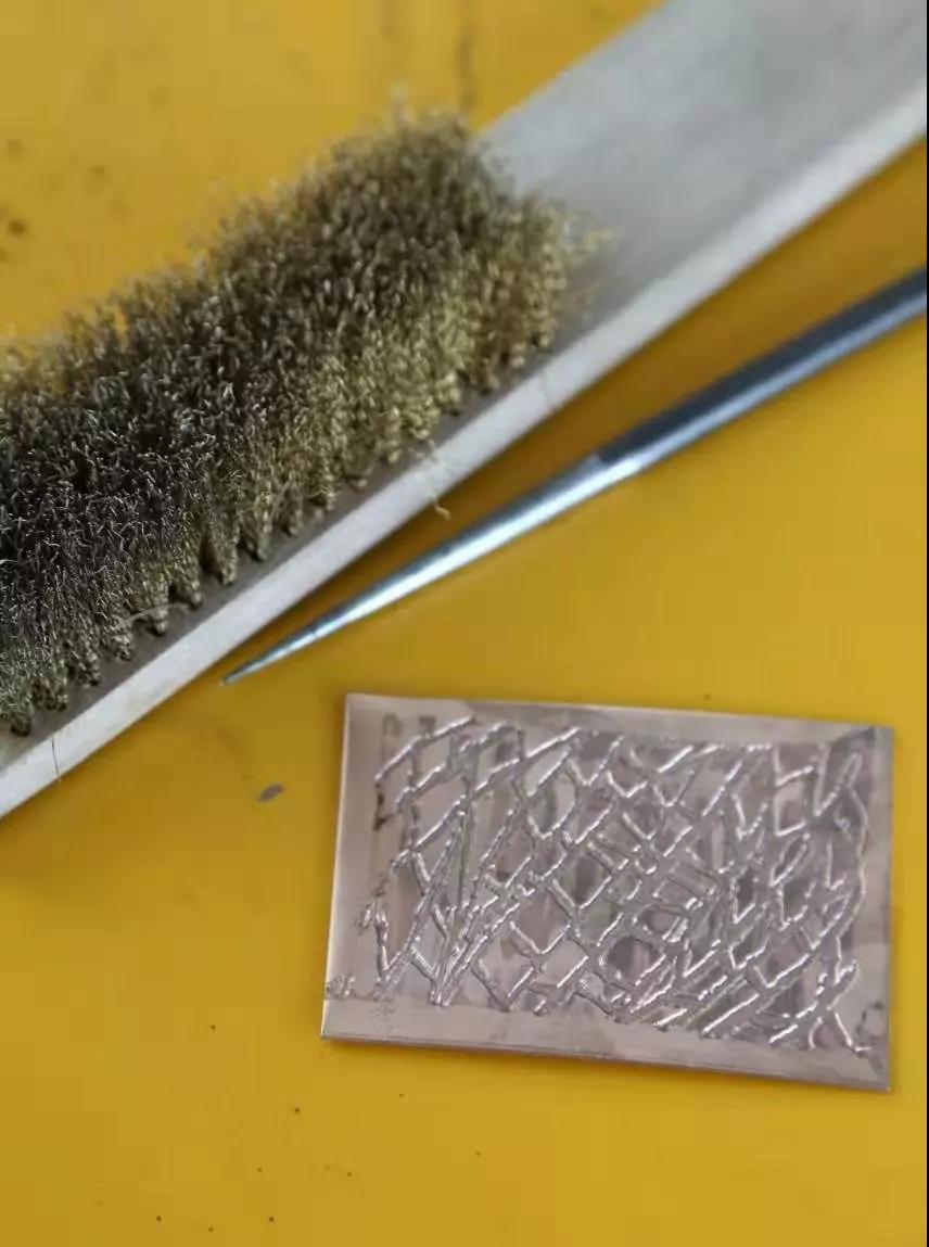 酸蝕后的金屬板