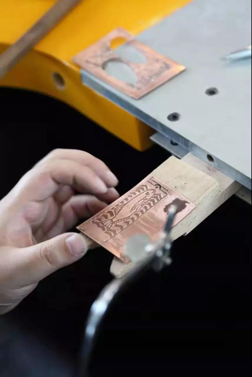 切鋸、銼磨、鉆孔、焊接