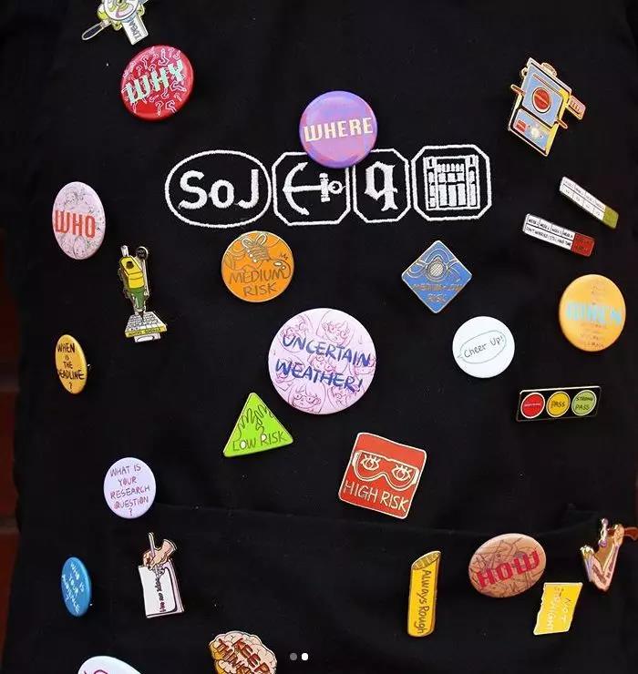 用首飾記錄在珠寶學院的日常