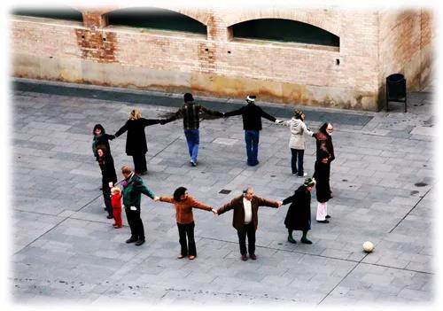 Bartley的另一個(gè)作品人類項(xiàng)鏈